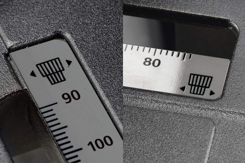 Beschriftete X/Y-Griffe am Kreuztisch